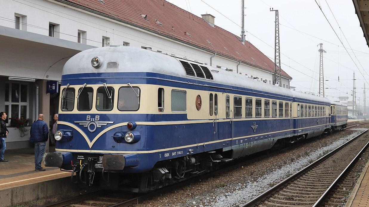 Museumstriebwagen 5145.11 ex ÖBB des Clubs Blauer Blitz in Knittelfeld.