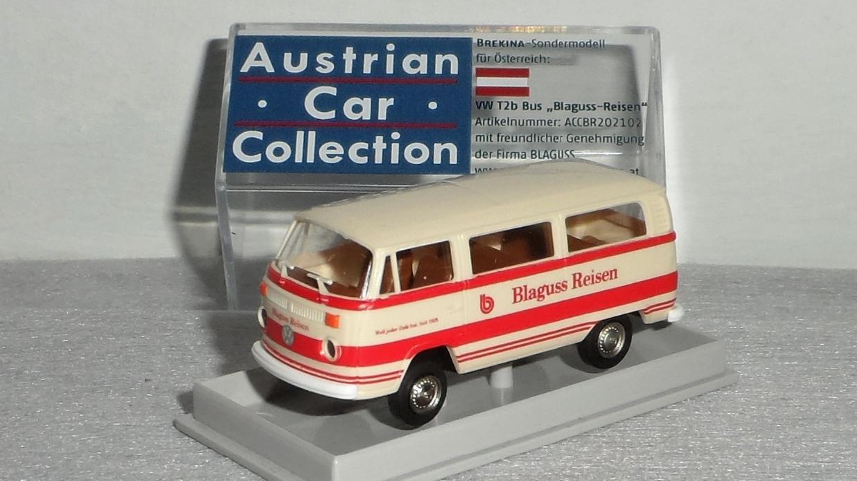 Ein gepflegter Oldtimer beim Busreise-Unternehmen.